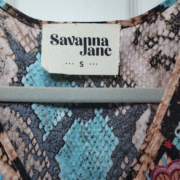 SAVANNA JANE Embroidered and Colorful Snake Print 3/4 Angel Sleeve Top Sz SMALL - Picture 8 of 9